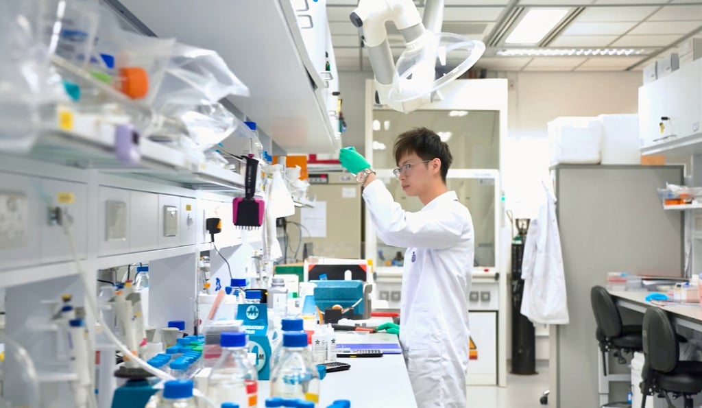 Dr Jeff Lam, recipient of the JC STEM Early Career Research Fellowship, conducts research at the JC STEM Lab of Neurobiology and Therapeutics of Alzheimer’s Disease.