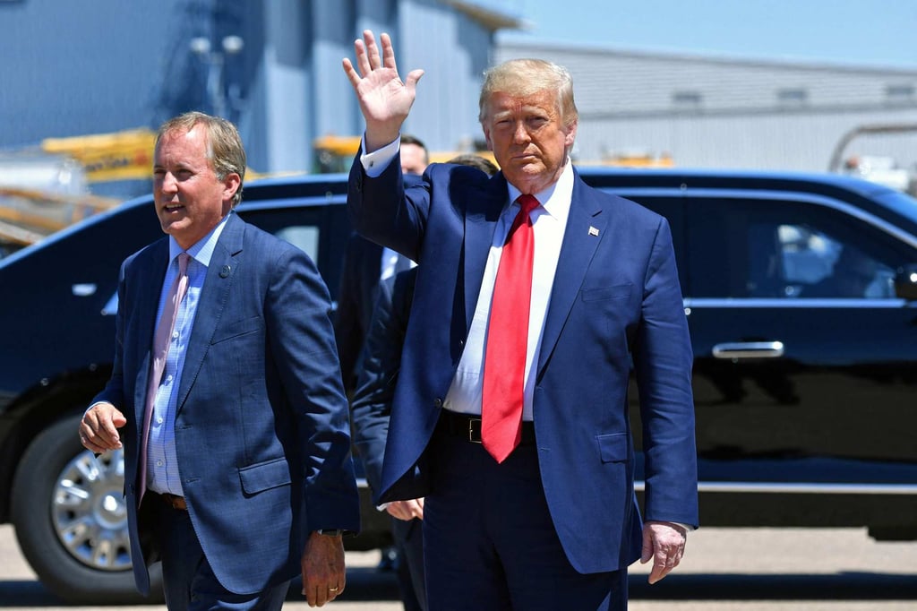 US President Donald Trump waves upon arrival, alongside Attorney General of Texas Ken Paxton (left) in Dallas, Texas in 2020. Photo: AFP