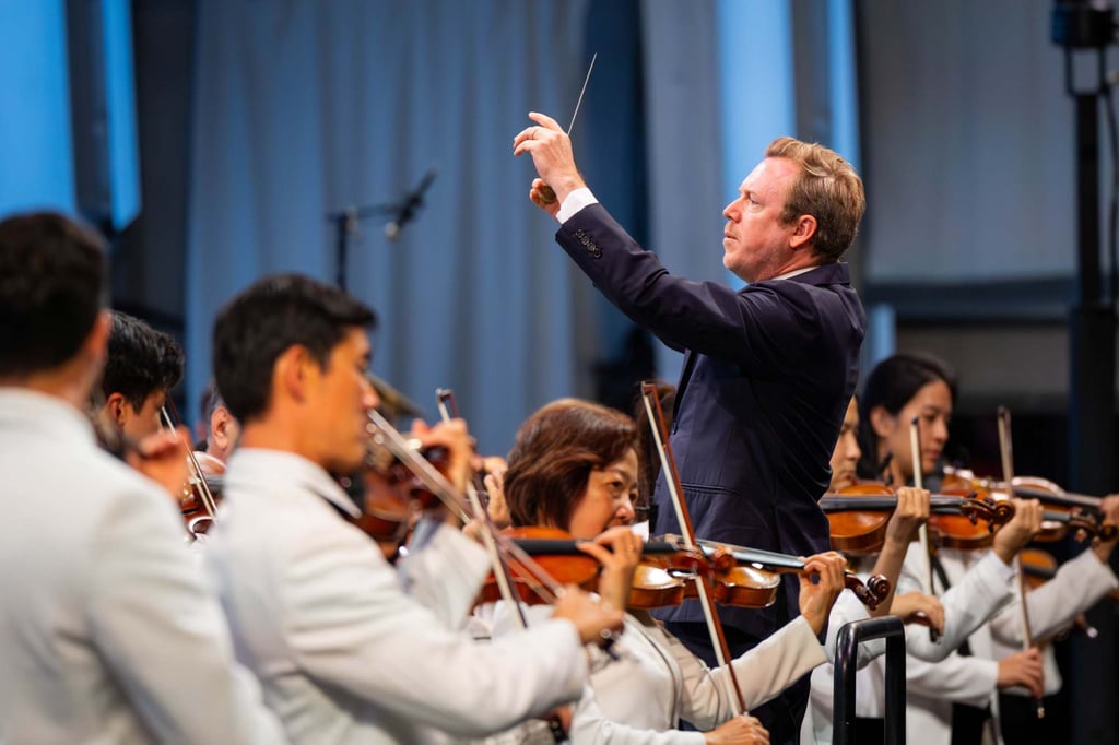 Harding conducts the Los Angeles Philharmonic at the Hollywood Bowl in Los Angeles in 2025. Photo: Los Angeles Philharmonic via AP