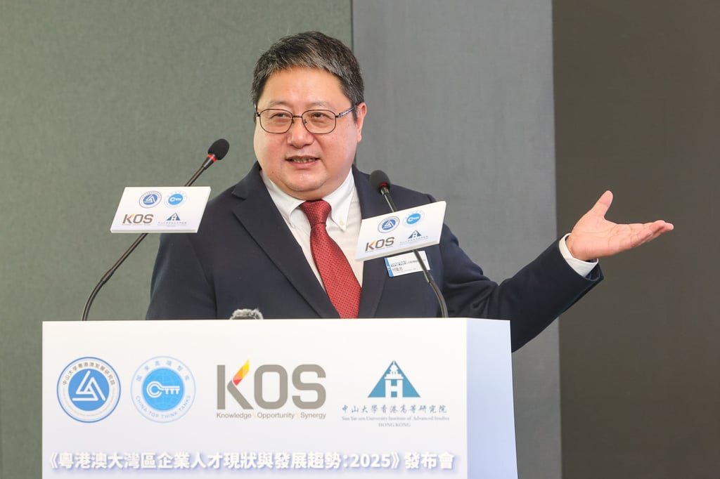 Professor He Junzhi discusses the survey results. Photo: Edmond So Professor He Junzhi discusses the survey results. Photo: Edmond So