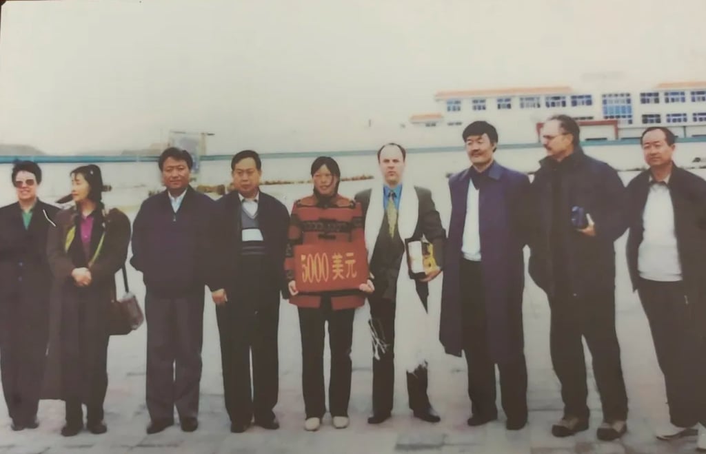 After witnessing her struggle against desertification on a Chinese state television broadcast, Sakolsky raised and donated US$5,000 to help her plant trees in Inner Mongolia. This story has recently resurfaced as Yin reconnected with Sakolsky through a video call. Photo: QQ.com After witnessing her struggle against desertification on a Chinese state television broadcast, Sakolsky raised and donated US$5,000 to help her plant trees in Inner Mongolia. This story has recently resurfaced as Yin reconnected with Sakolsky through a video call. Photo: QQ.com