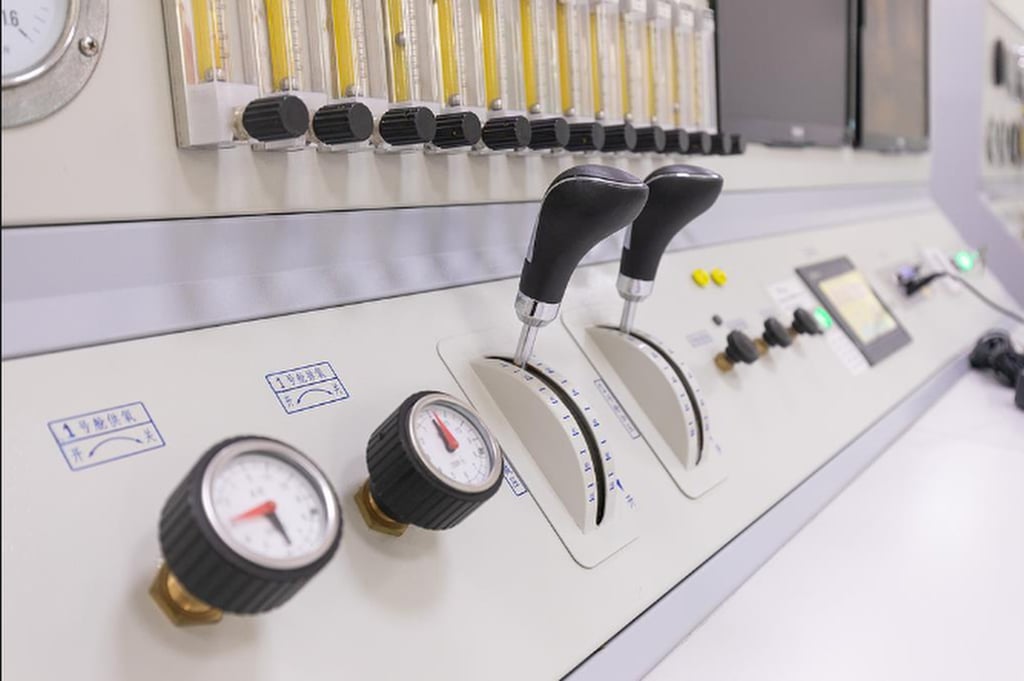 The controls for regulating oxygen levels in a hyperbaric chamber. Photo: Xinhua