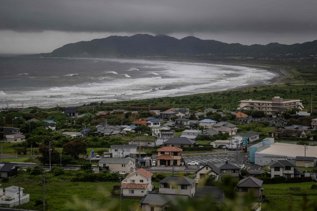 Waves hit the coastline as severe tropical storm Jangmi approaches in Tateyama, Chiba prefecture on Wednesday. Photo: AFP Waves hit the coastline as severe tropical storm Jangmi approaches in Tateyama, Chiba prefecture on Wednesday. Photo: AFP