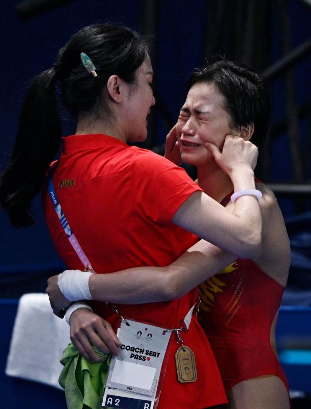 Quan Hongchan (right) hugs coach Chen Ruolin after winning the 10m platform at the Paris Olympics. Photo: Xinhua