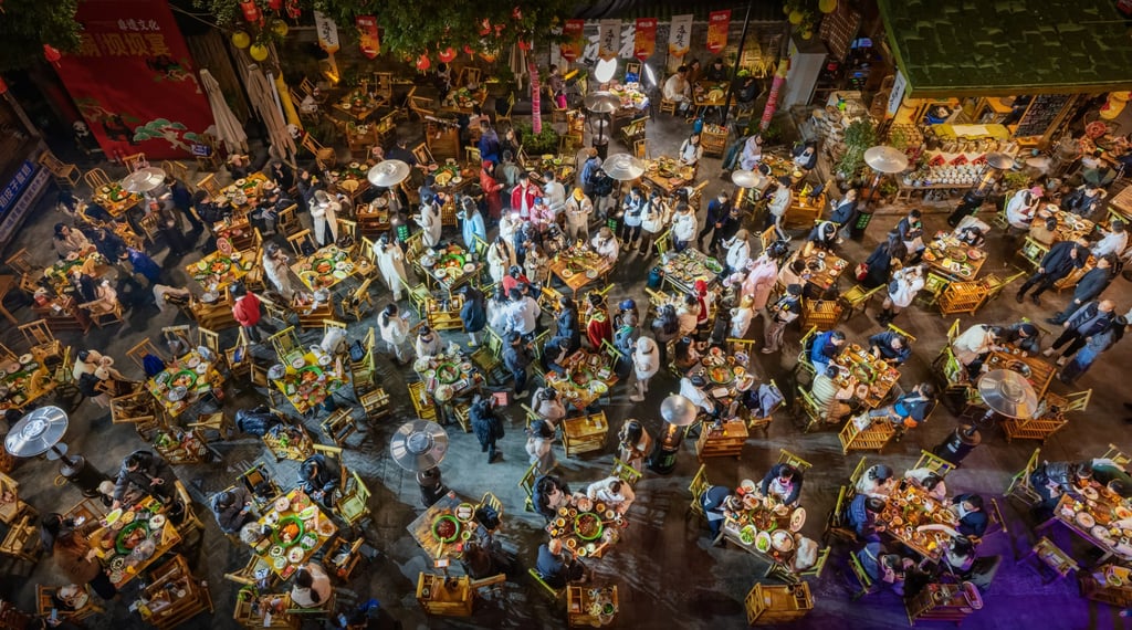 “The Festival of Food Enthusiasts”, by Song Pingyao, shows food enthusiasts gathered for a communal Sichuan hotpot banquet. Photo: Song Pingyao/World Food Photography Awards sponsored by Bimi