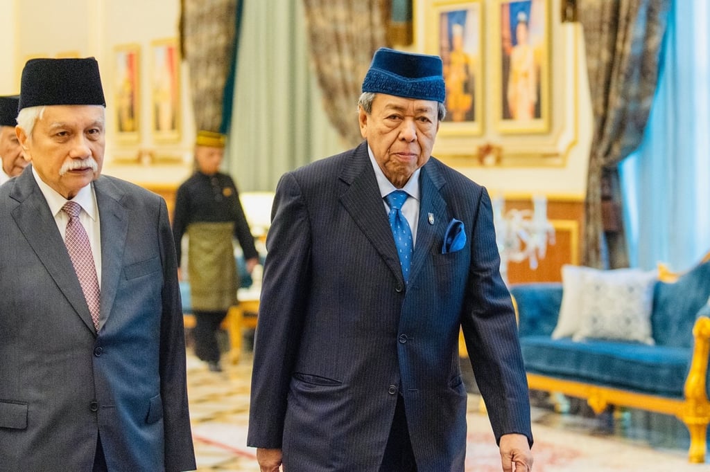 Sultan Sharafuddin Idris Shah (right) has made clear his opposition to pig farming in Selangor. Photo: Facebook / selangorroyaloffice