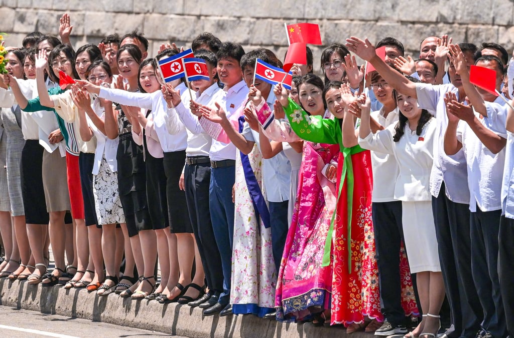 People line a street in Pyongyang on Monday to welcome Chinese President Xi Jinping. Photo: Xinhua People line a street in Pyongyang on Monday to welcome Chinese President Xi Jinping. Photo: Xinhua