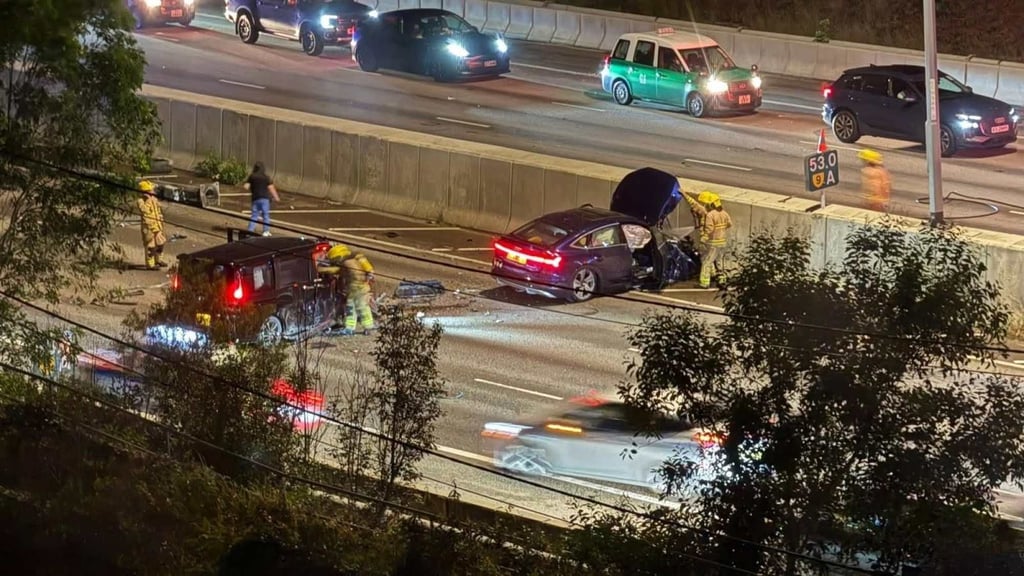 The two vehicles were badly damaged in the collision. Photo: Facebook/pttthk