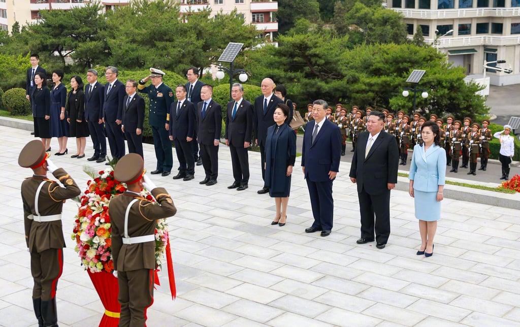 Chinese President Xi Jinping and wife Peng Liyuan were accompanied by North Korean leader Kim Jong-un and his wife Ri Sol-ju, mirroring a visit the two couples paid during Xi’s last trip to North Korea in 2019. Photo: Xinhua