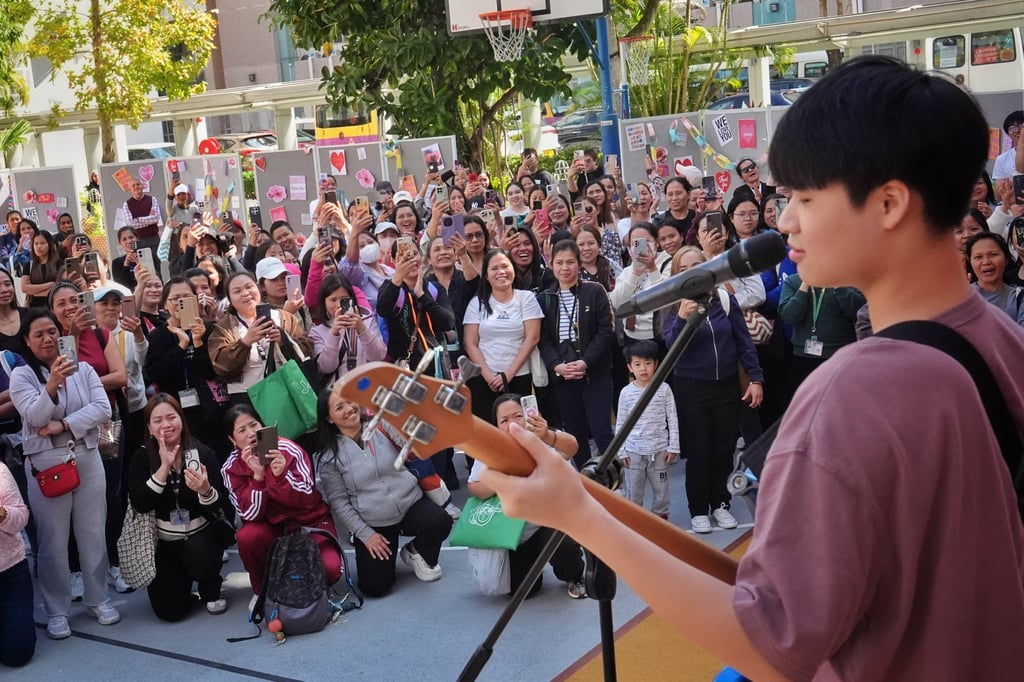 Hundreds of domestic helpers take part in an event organized by Renaissance College Hong Kong students to show their gratitude to the workers, on March 13. Photo: Elson Li Hundreds of domestic helpers take part in an event organized by Renaissance College Hong Kong students to show their gratitude to the workers, on March 13. Photo: Elson Li