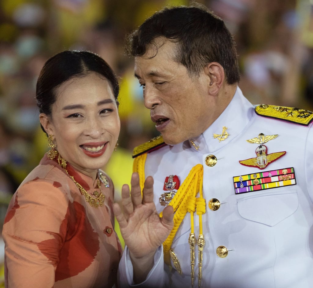 Thai King Maha Vajiralongkorn speaks to Princess Bajrakitiyabha while meeting supporters in Bangkok on November 1, 2020. Photo: AP Thai King Maha Vajiralongkorn speaks to Princess Bajrakitiyabha while meeting supporters in Bangkok on November 1, 2020. Photo: AP