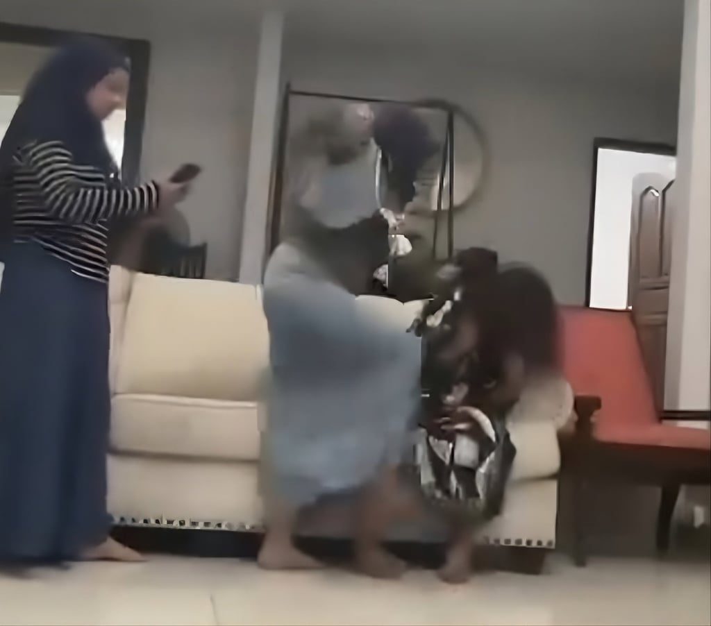 One of the two sisters is seen striking the Indonesian helper in this still from the video. Photo: Threads One of the two sisters is seen striking the Indonesian helper in this still from the video. Photo: Threads