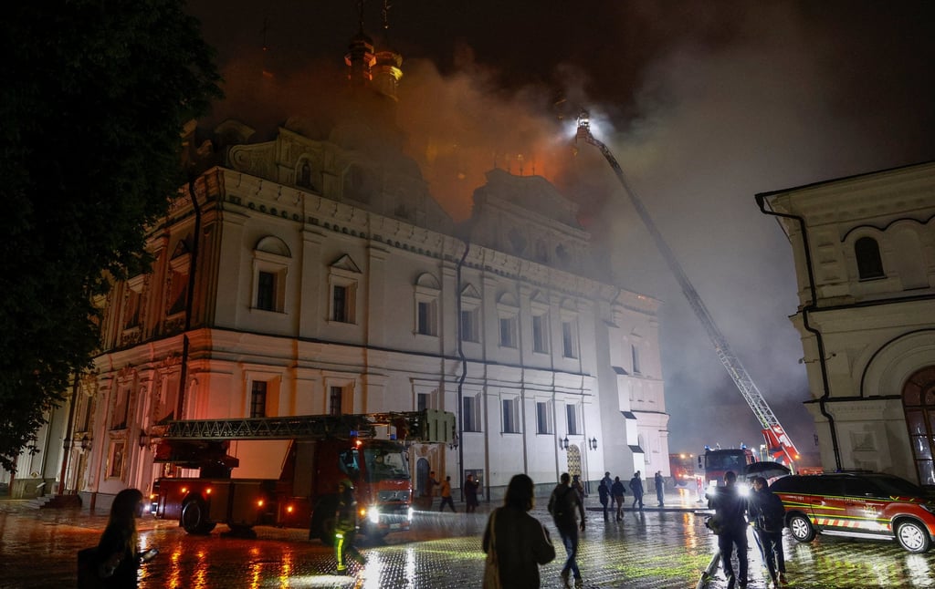 Firefighters work to extinguish a fire at the Dormition Cathedral of the Kyiv-Pechersk Lavra on Monday. Photo: Reuters Firefighters work to extinguish a fire at the Dormition Cathedral of the Kyiv-Pechersk Lavra on Monday. Photo: Reuters