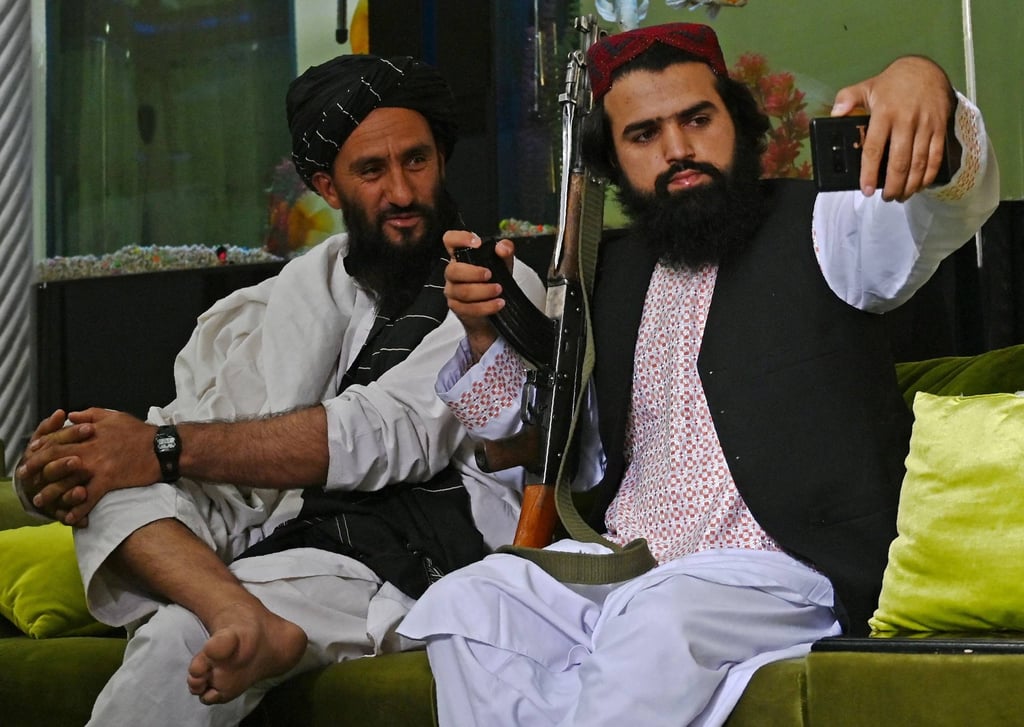 Taliban fighters pose for a selfie after taking over the home of Afghan warlord Abdul Rashid Dostum in Kabul on September 11, 2021. Photo: AFP Taliban fighters pose for a selfie after taking over the home of Afghan warlord Abdul Rashid Dostum in Kabul on September 11, 2021. Photo: AFP