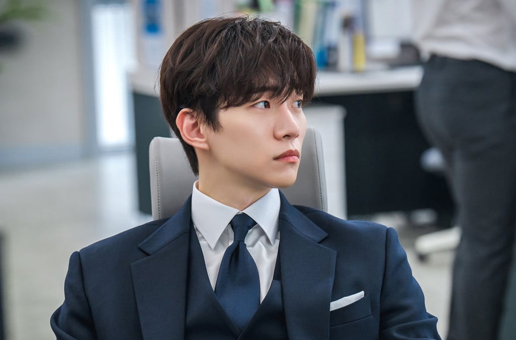 Lee Jun-ho in a still from King the Land. Lee is in talks for the lead role in Embassy for Foreign Monsters in Korea. Photo: JTBC Lee Jun-ho in a still from King the Land. Lee is in talks for the lead role in Embassy for Foreign Monsters in Korea. Photo: JTBC