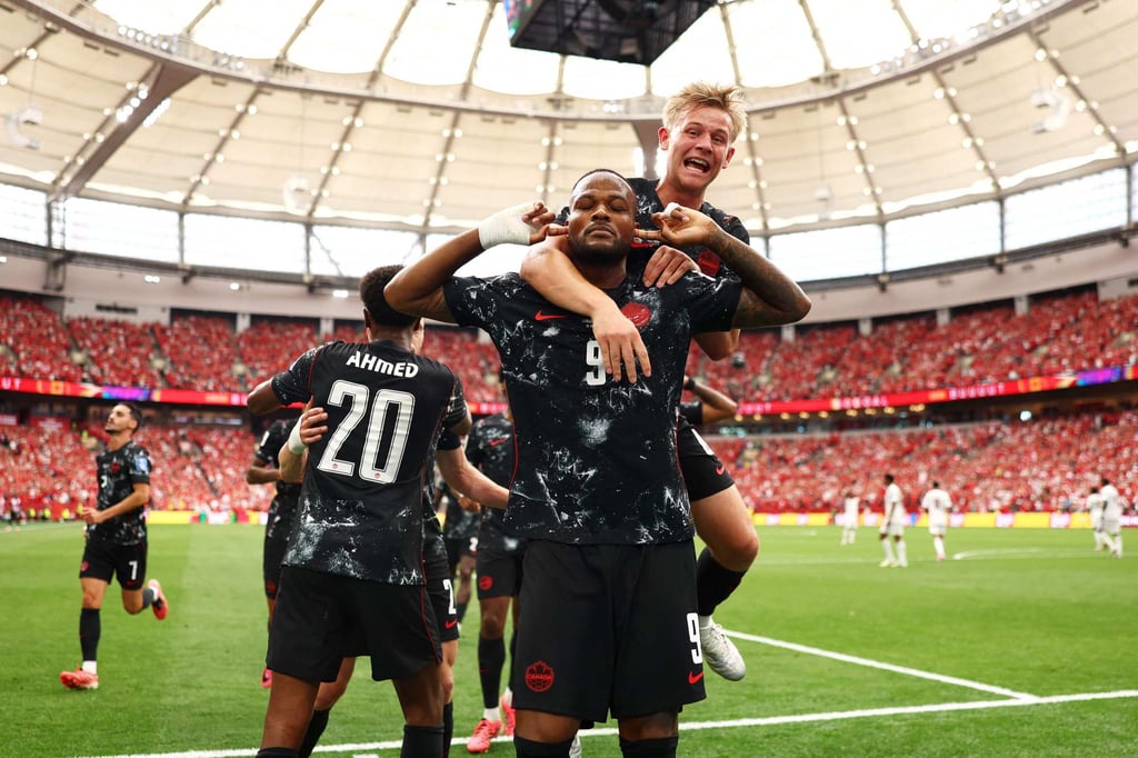 Cyle Larin celebrates with Canada teammate Luc de Fougerolles after scoring his team’s first against Qatar. Photo: Getty Images