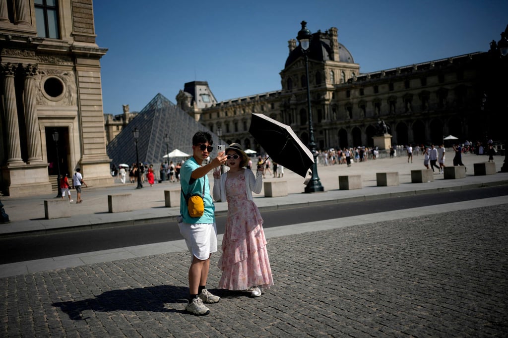 Tourists in Paris on Monday amid the latest heatwave. Photo: AFP Tourists in Paris on Monday amid the latest heatwave. Photo: AFP