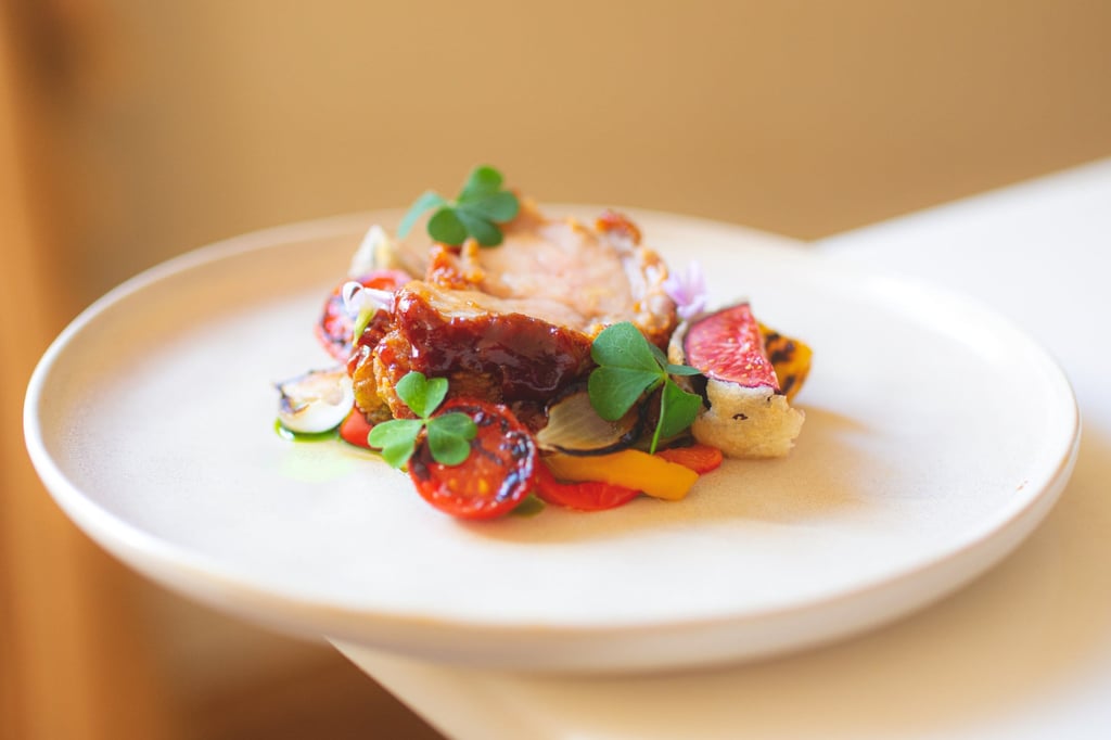 Ng’s dish “Sweet(bread) and Sour”, featuring sweet-and-sour sweetbreads, wood sorrels, roasted peppers, tomatoes, onions and fig tempura. Photo: Calambour