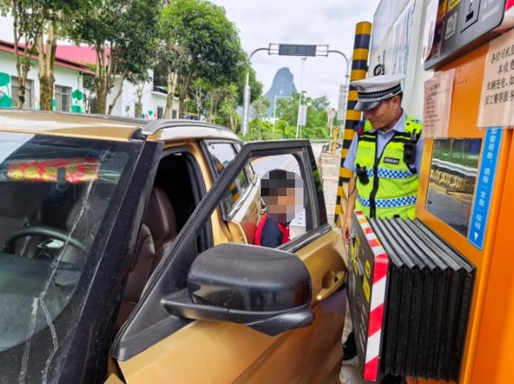Luo maintained he was an adult with dwarfism when a toll collector alerted the police. Photo: Guilin Traffic Police Luo maintained he was an adult with dwarfism when a toll collector alerted the police. Photo: Guilin Traffic Police
