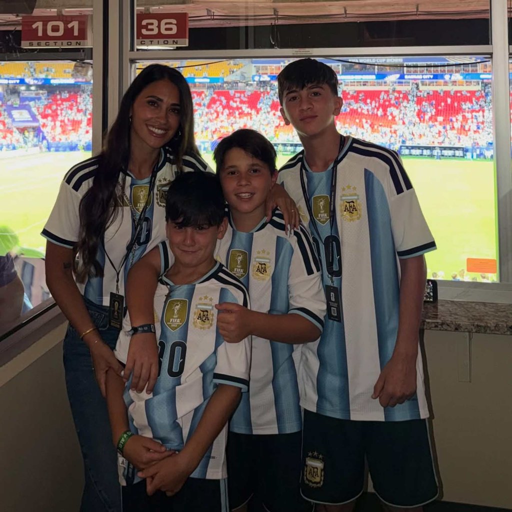 Antonela Roccuzzo and her and Lionel Messi’s sons wearing Argentina jerseys last week. Photo: @antonelaroccuzzo/Instagram