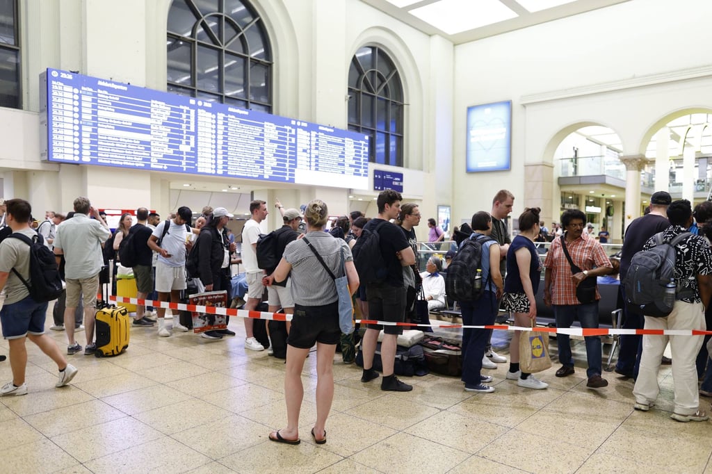 Commuters gather at Hanover train station after train services were disrupted across Germany on Tuesday. Photo: dpa Commuters gather at Hanover train station after train services were disrupted across Germany on Tuesday. Photo: dpa