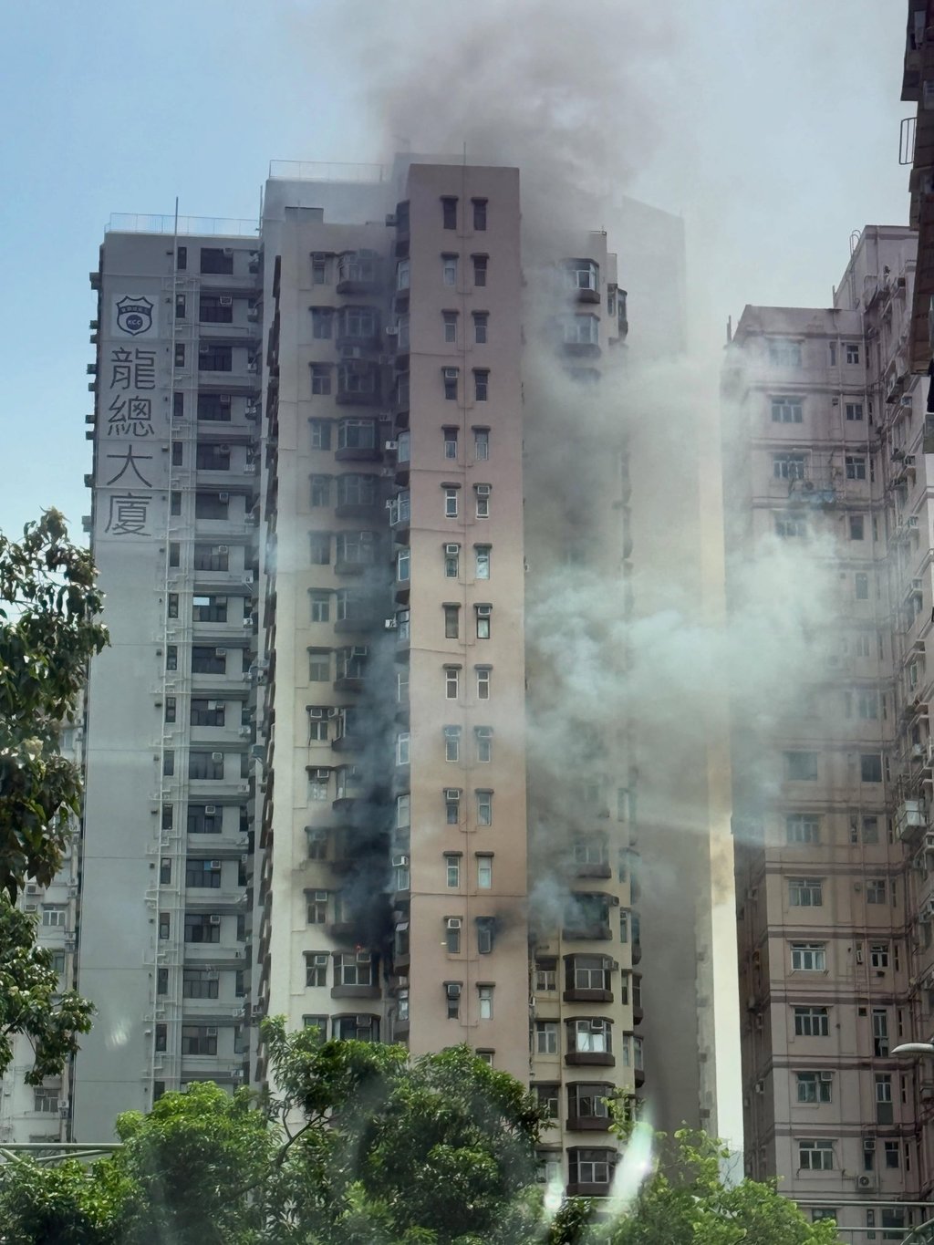 Valiant Court in Ho Man Tin, shrouded in smoke on Friday morning. Photo: Threads