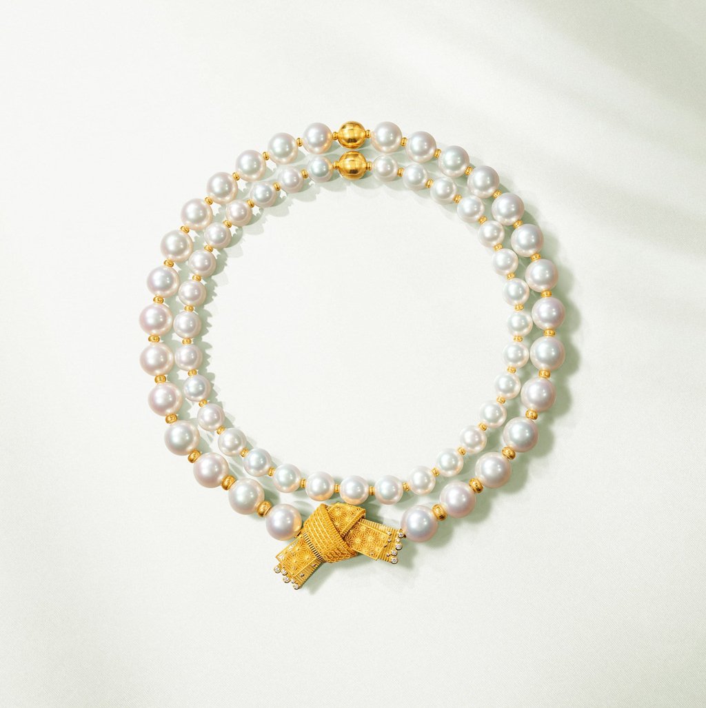 A necklace featuring a traditional Chinese ribbon made of gold as its centrepiece. Photo: Handout