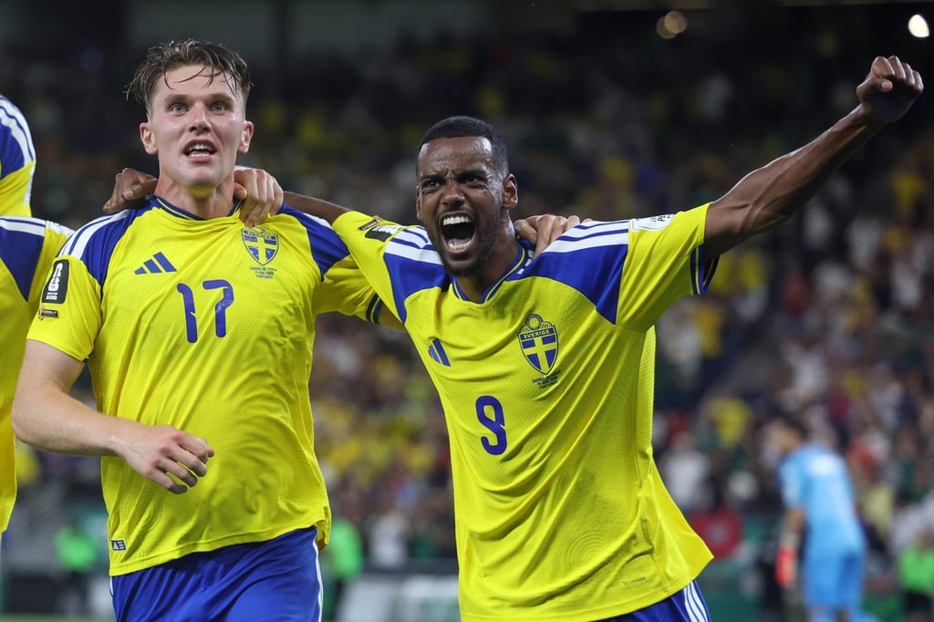Sweden’s Viktor Gyokeres (left) and Alexander Isak have not fully fired as a pair. Photo: AP