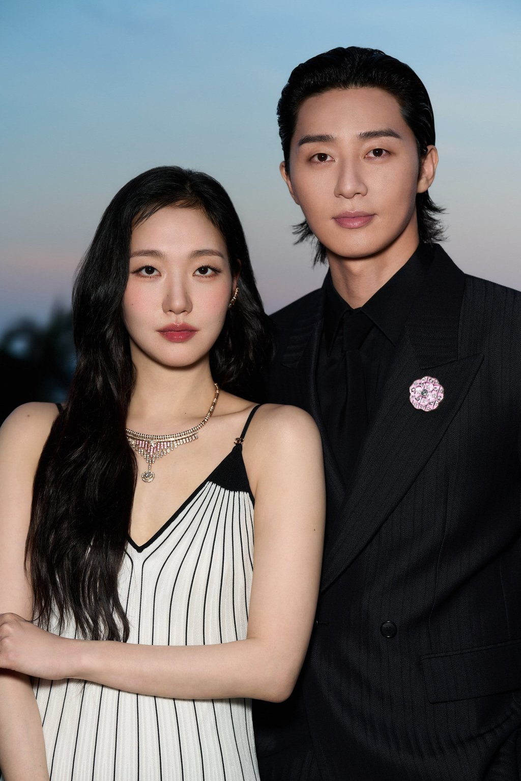 Actress Kim Go-eun, seen with actor Park Seo-jun, wears the Chanel Symbole Camélia necklace at the band’s Signes & Symboles event in Hong Kong. Photo: Handout Actress Kim Go-eun, seen with actor Park Seo-jun, wears the Chanel Symbole Camélia necklace at the band’s Signes & Symboles event in Hong Kong. Photo: Handout