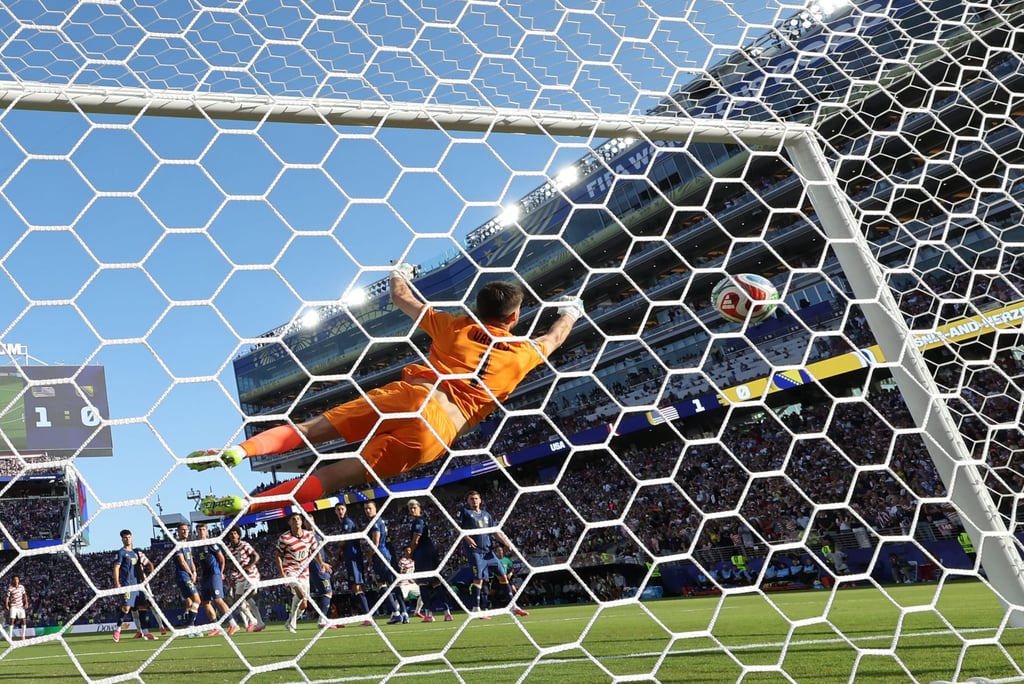 Bosnia goalkeeper Nikola Vasilj could do nothing to stop Malik Tillman’s free kick. Photo: Xinhua Bosnia goalkeeper Nikola Vasilj could do nothing to stop Malik Tillman’s free kick. Photo: Xinhua