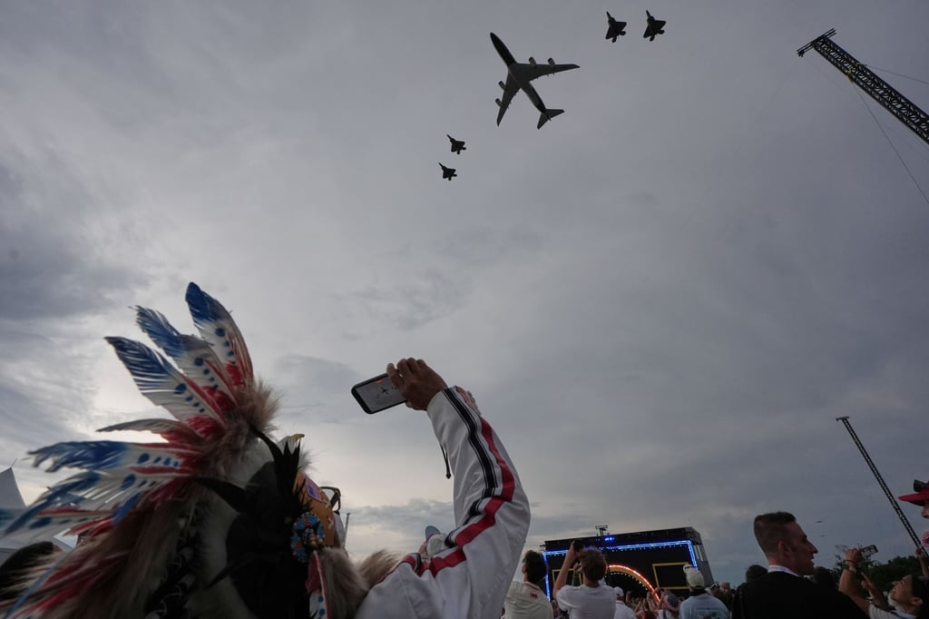Air Force One takes part in a flyover at a Salute to America Independence Day event at the National Mall in Washington on Saturday. Photo: AP Air Force One takes part in a flyover at a Salute to America Independence Day event at the National Mall in Washington on Saturday. Photo: AP
