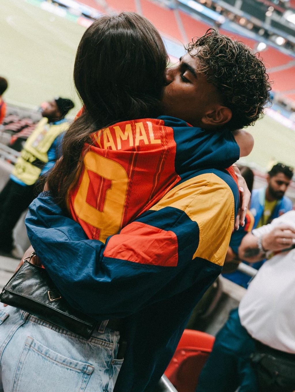 Inés García and Lamine Yamal sharing a hug. Photo: @inesitii/TikTok Inés García and Lamine Yamal sharing a hug. Photo: @inesitii/TikTok