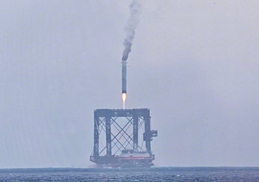 The two-stage Long March 10B’s first stage is powered by seven YF-100K engines that burn kerosene and liquid oxygen. Photo: CCTV The two-stage Long March 10B’s first stage is powered by seven YF-100K engines that burn kerosene and liquid oxygen. Photo: CCTV