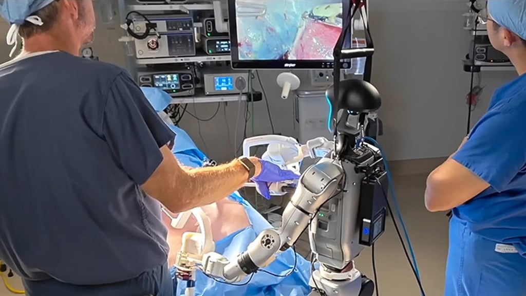 A human-robot team successfully performed a gallbladder removal. Photo: Handout A human-robot team successfully performed a gallbladder removal. Photo: Handout