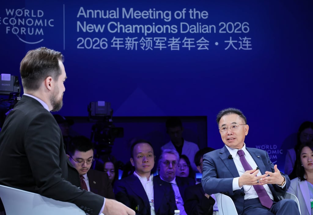 Li Dongsheng (right) speaks during the “Reconfiguring Supply Chains” global live-stream round-table at the World Economic Forum’s 17th Annual Meeting of the New Champions. Li Dongsheng (right) speaks during the “Reconfiguring Supply Chains” global live-stream round-table at the World Economic Forum’s 17th Annual Meeting of the New Champions.