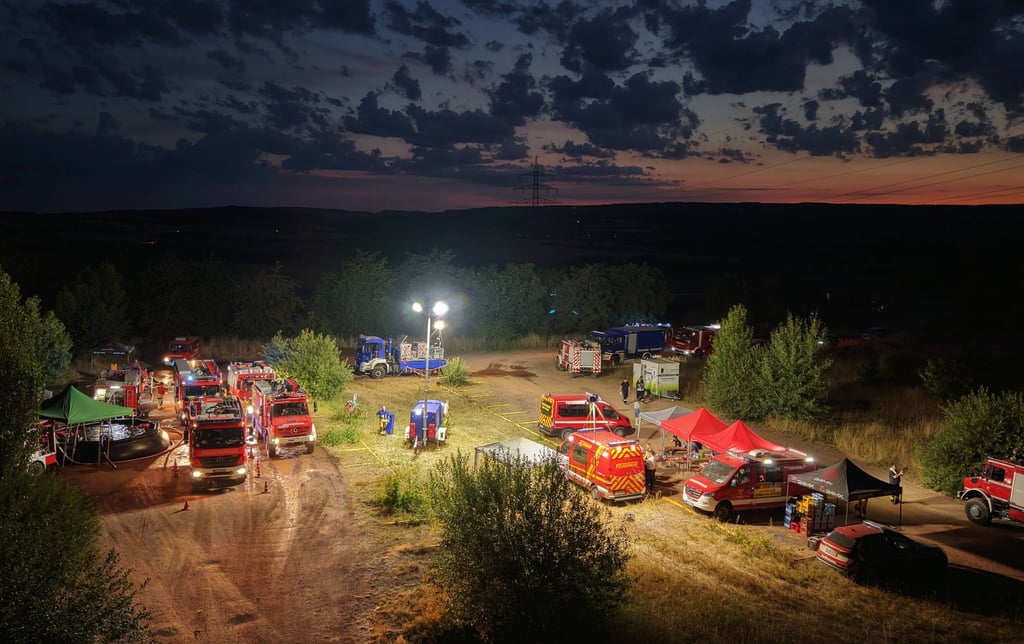Firefighters gather at Schanzenkopf, a nature reserve in the Bad Kreuznach district where a wildfire has spread, on June 28. Photo: dpa Firefighters gather at Schanzenkopf, a nature reserve in the Bad Kreuznach district where a wildfire has spread, on June 28. Photo: dpa