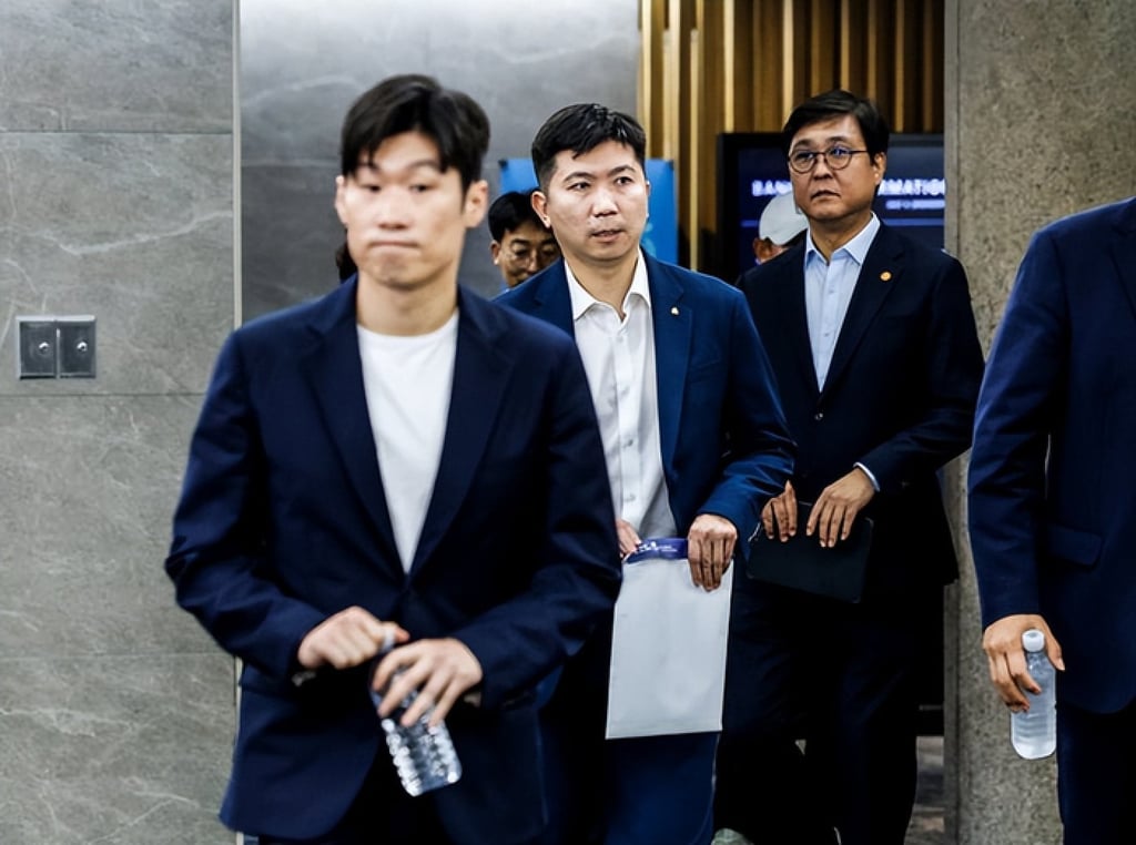 Park Ji-sung (left) and Ryu Seung-min (middle) at a K-Football Reform Committee meeting. Photo: Handout Park Ji-sung (left) and Ryu Seung-min (middle) at a K-Football Reform Committee meeting. Photo: Handout