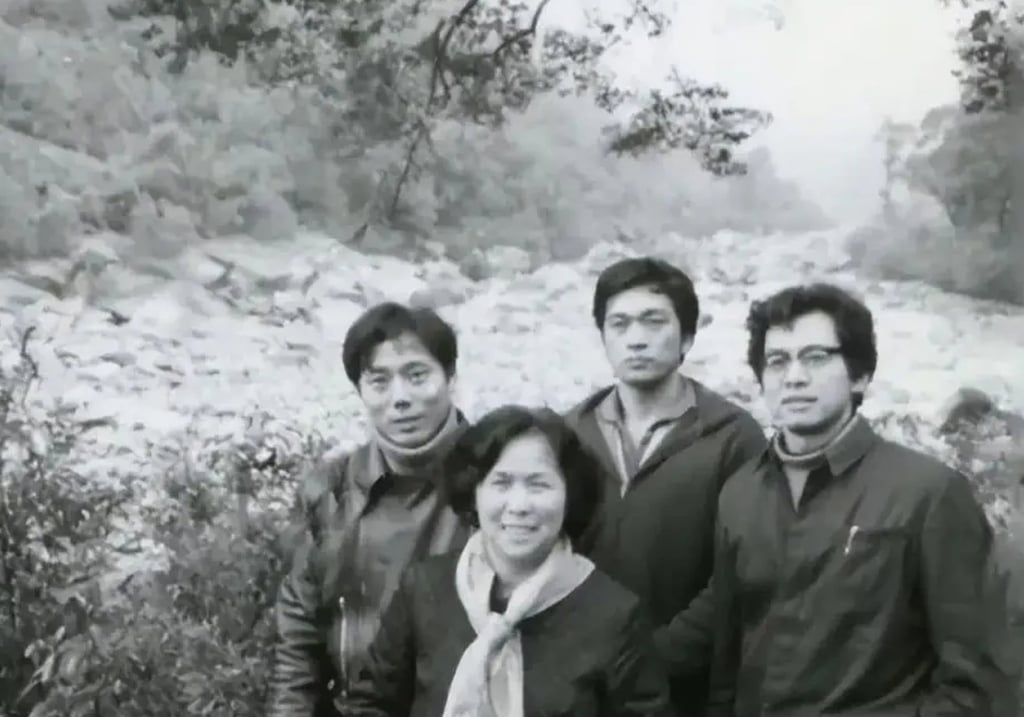 Li, far left, is seen in a archival photo with companions; he was the youngest of 11 children born to his parents, who operated a traditional silk shop. Photo: QQ.com Li, far left, is seen in a archival photo with companions; he was the youngest of 11 children born to his parents, who operated a traditional silk shop. Photo: QQ.com