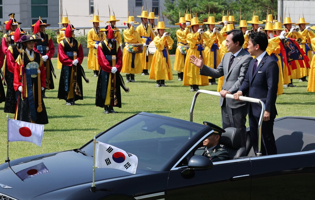 South Korean Defence Minister Ahn Gyu-back (left) and his Japanese counterpart, Shinjiro Koizumi, inspect honour guards during a welcoming ceremony in Seoul on June 28. Photo: EPA South Korean Defence Minister Ahn Gyu-back (left) and his Japanese counterpart, Shinjiro Koizumi, inspect honour guards during a welcoming ceremony in Seoul on June 28. Photo: EPA