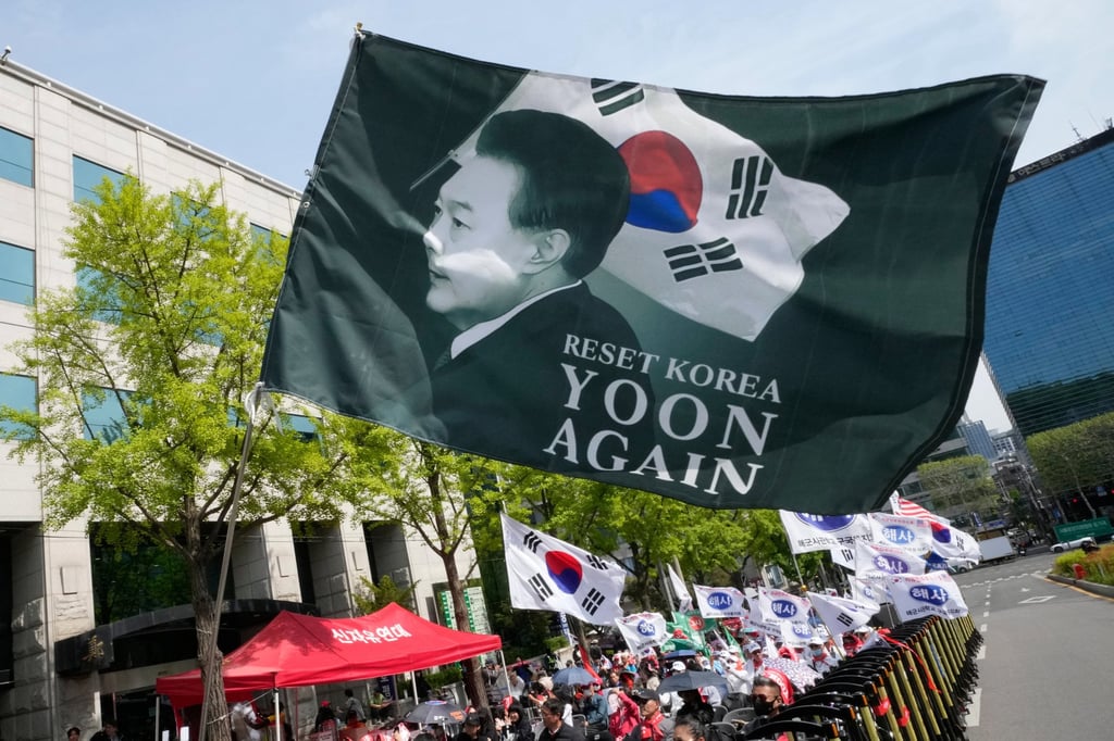 Supporters of former South Korean president Yoon Suk-yeol stage a rally outside the Seoul High Court in April. Photo: AP