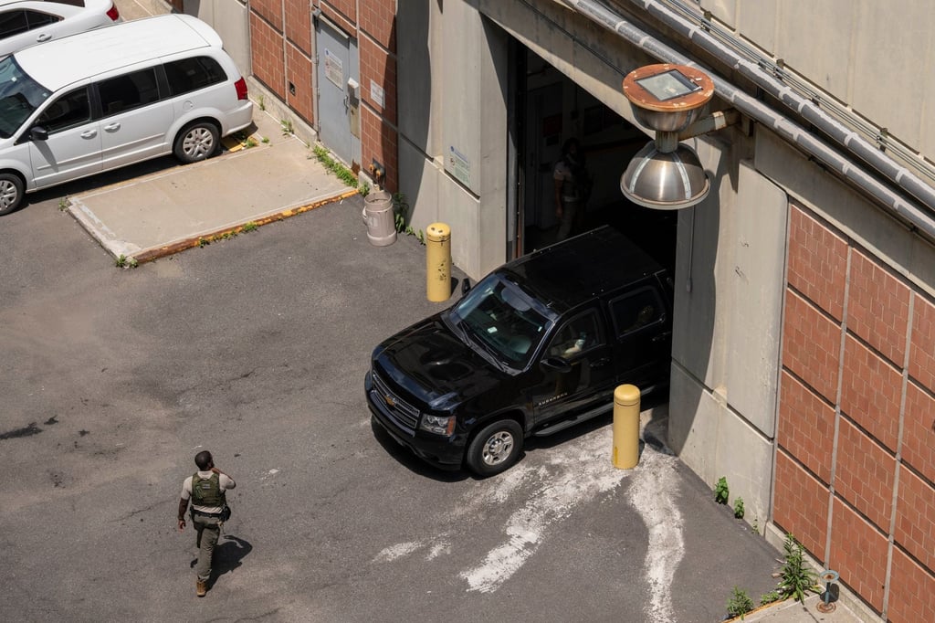 A motorcade believed to be transporting former Venezuelan President Nicolas Maduro and his wife, Cilia Flores, arrives at the Metropolitan Detention Centre in New York on Wednesday. Photo: AP