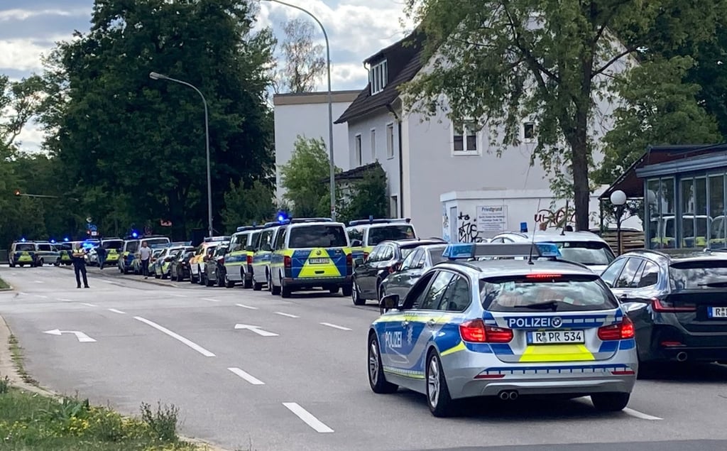 Police officers secure the area during a hostage-taking situation in a bank in Regensburg, Germany on Thursday. Photo: Reuters Police officers secure the area during a hostage-taking situation in a bank in Regensburg, Germany on Thursday. Photo: Reuters