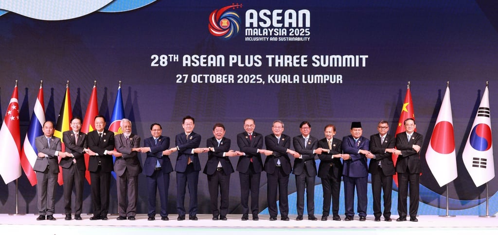 Leaders at an “Asean plus three” summit in Kuala Lumpur, Malaysia, last year. The platform has given special attention to oil stockpiling. Photo: Yonhap/EPA