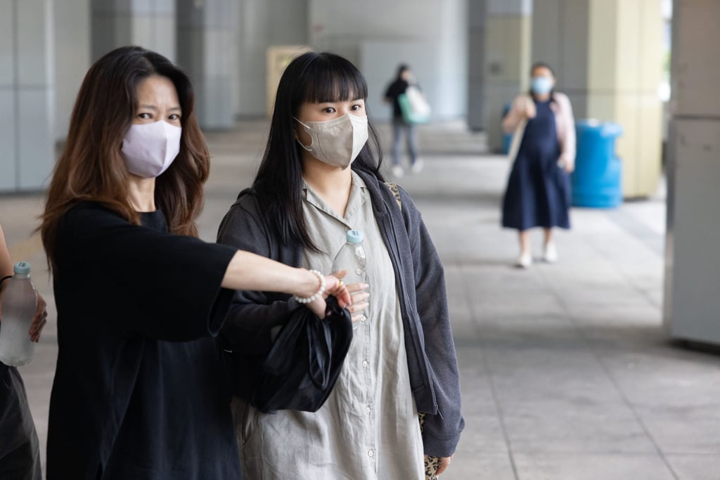 Park Hoi-lam (right) leaves the High Court on Tuesday. She has accused cabby Henry Cheng of negligence. Photo: Brian Wong Park Hoi-lam (right) leaves the High Court on Tuesday. She has accused cabby Henry Cheng of negligence. Photo: Brian Wong