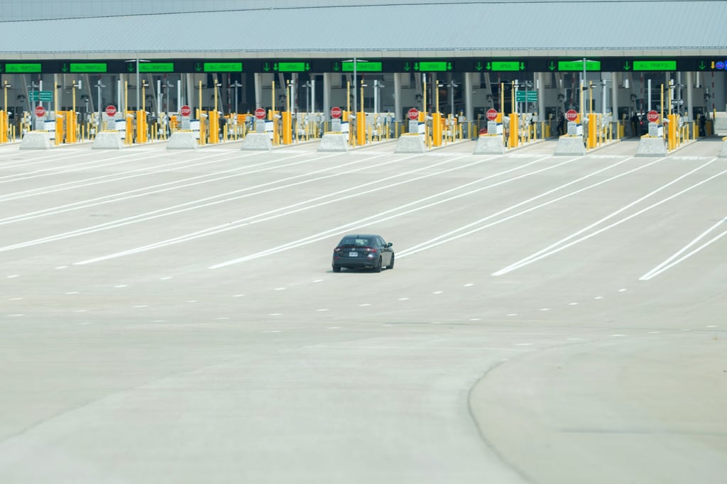 A vehicle approaches US customs on the Gordie Howe International Bridge in Detroit. Photo: The Canadian Press via AP