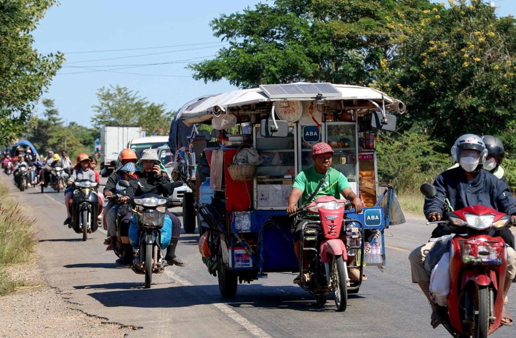 Residents evacuating following air strikes in Cambodia&rsquo;s Siem Reap province, amid clashes along the Cambodia-Thailand border in December. Photo: AFP/Agence Kampuchea Press