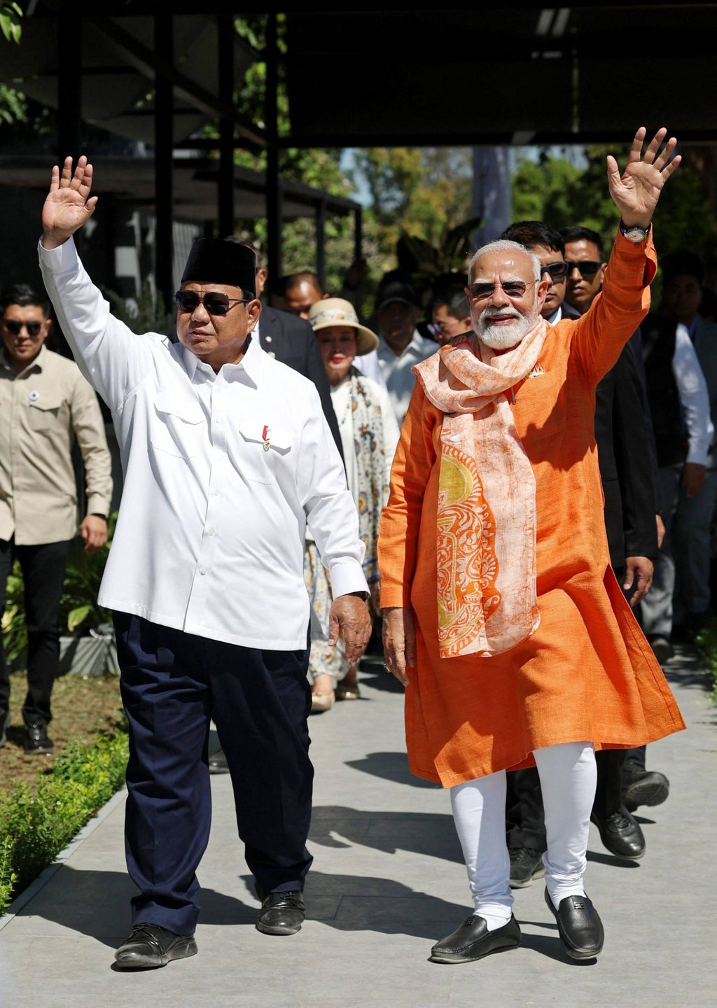 El presidente de Indonesia, Prabowo Subianto (izquierda), y el primer ministro de la India, Narendra Modi, visitan un complejo de templos hindúes en Sleman, Yogyakarta, el 8 de julio. Foto: Indian Press Information Bureau/AFP El presidente de Indonesia, Prabowo Subianto (izquierda), y el primer ministro de la India, Narendra Modi, visitan un complejo de templos hindúes en Sleman, Yogyakarta, el 8 de julio. Foto: Indian Press Information Bureau/AFP