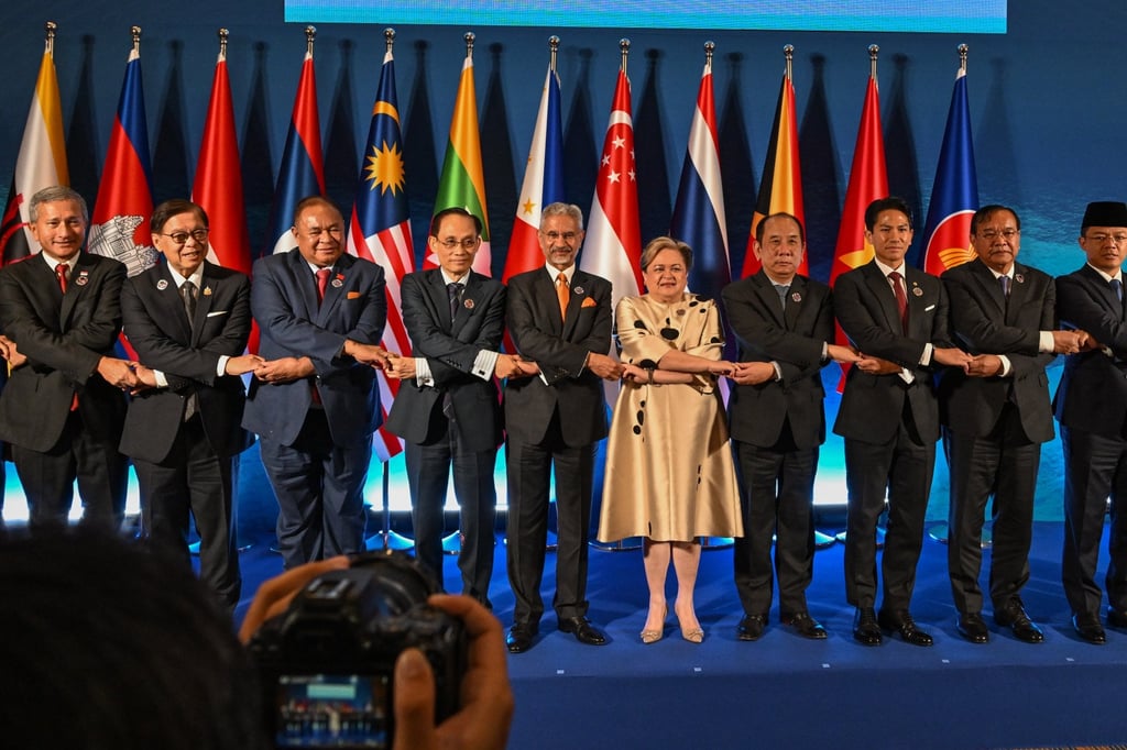 El indio S. Jaishankar (centro) se une a sus homólogos de la ASEAN en Filipinas el 22 de julio. Foto: EPA El indio S. Jaishankar (centro) se une a sus homólogos de la ASEAN en Filipinas el 22 de julio. Foto: EPA