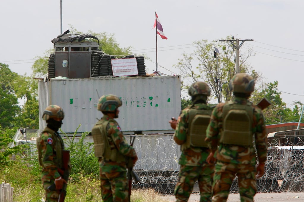Cambodian soldiers stand in front of Thailand&rsquo;s containers and barbed wires deployed in Banteay Meanchey province, Cambodia, in March 2026. Photo: EPA