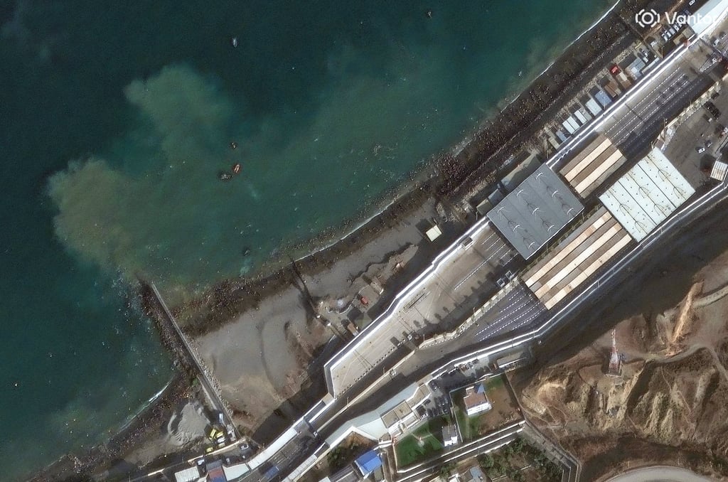 A satellite image shows crowds crossing Spain’s Ceuta border with Morocco on July 30, 2026. Photo: Vantor via Reuters